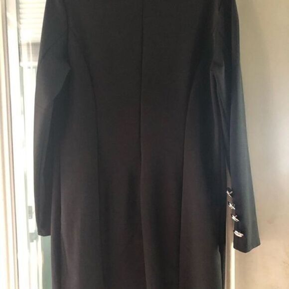 Black long sleeve button dress. - Picture 3 of 6